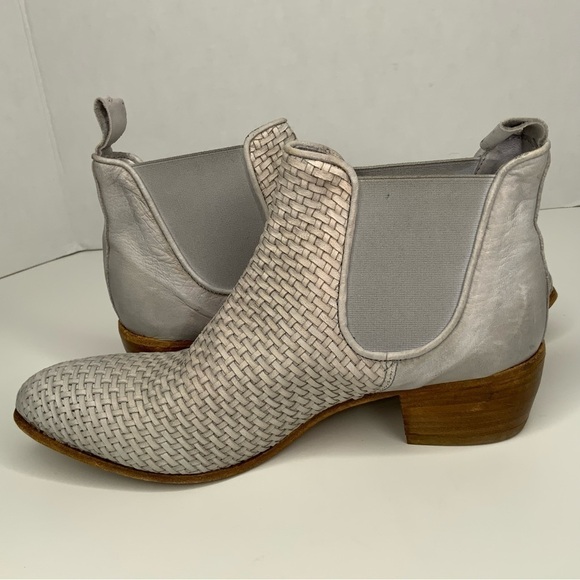 Jp David Leather Chelsea Booties. - Picture 7 of 13